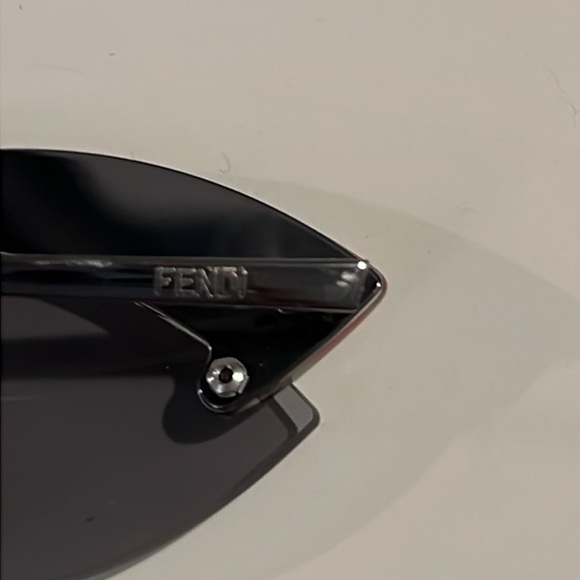 FENDI Sunglasses - Picture 4 of 6